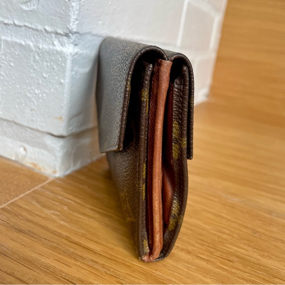 Louis Vuitton Authentic Monogram Elise Wallet on Chain - Picture 4 of 12